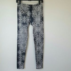 DEX Black/Gray/White Pattern Leggings-Medium